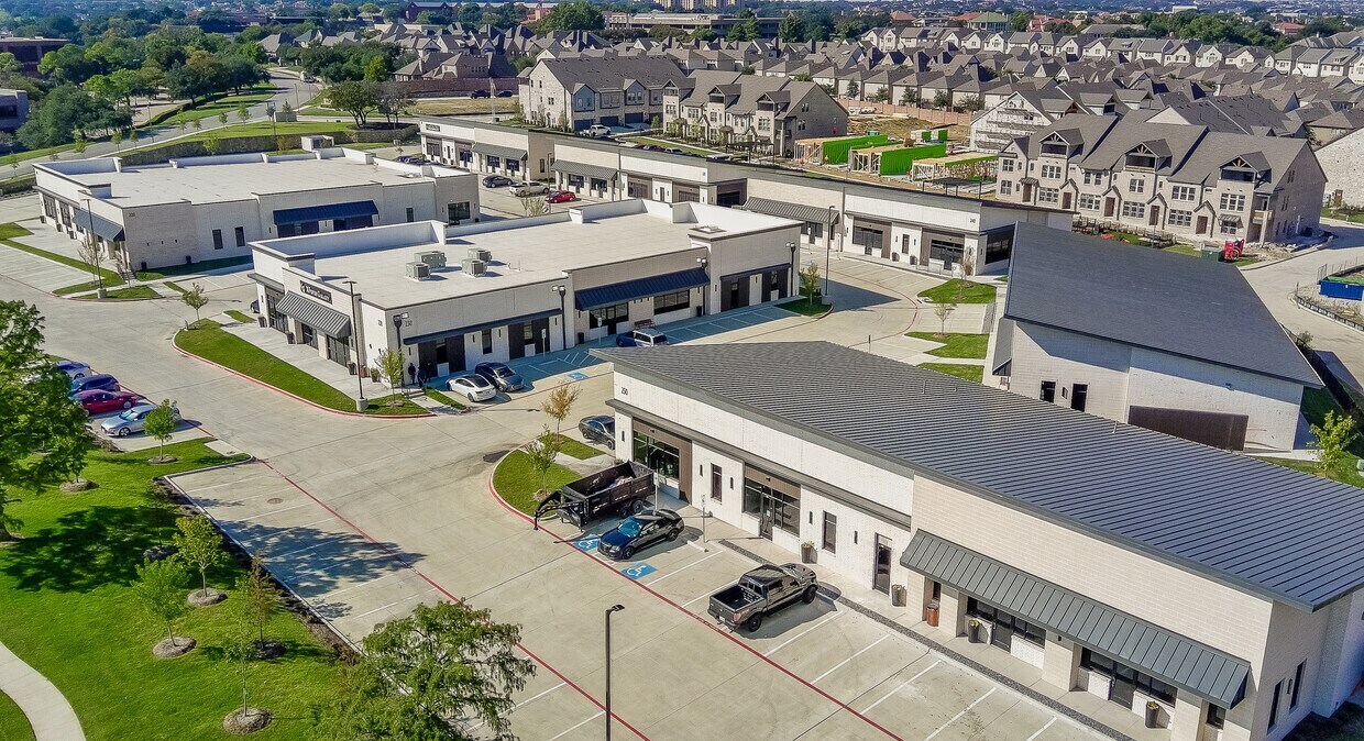 230 W John W Carpenter Fwy, Irving, TX 75038 - Lot 300 - - Photo intérieure - Image 2 of 9