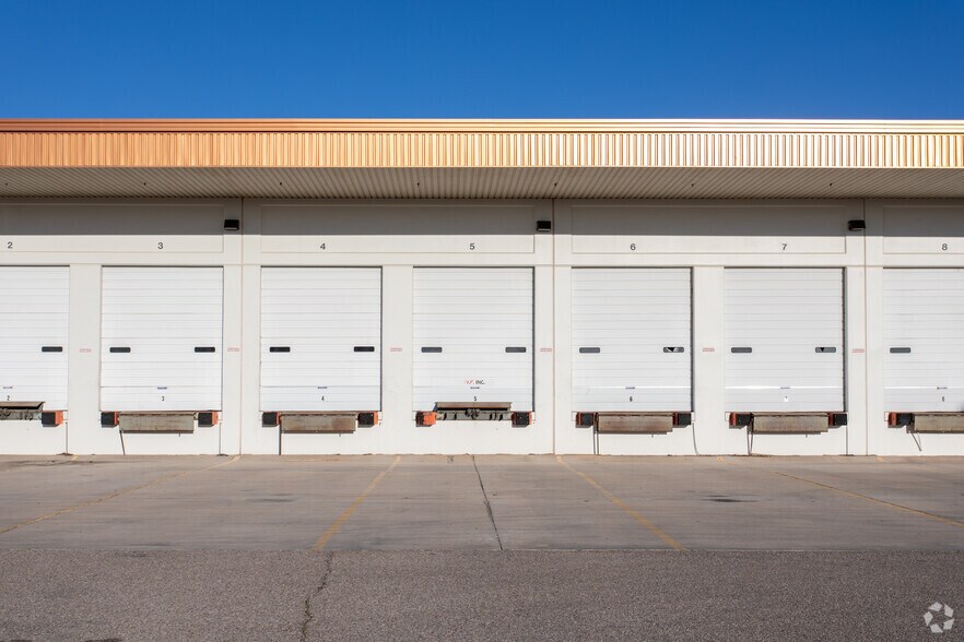 2810 E Airport Dr, Tucson, AZ à louer - Photo de l’immeuble – Image 3 sur 4