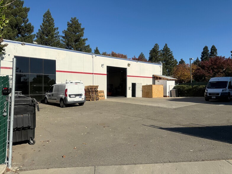 830 W Stadium Ln, Sacramento, CA à vendre - Photo de l’immeuble – Image 2 sur 5