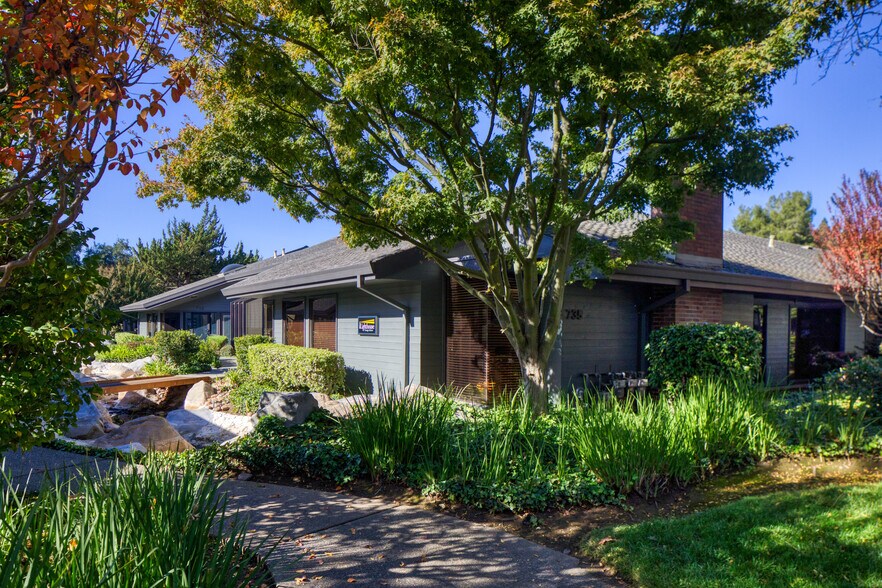 735 University Ave, Sacramento, CA à vendre - Photo de l’immeuble – Image 1 sur 4