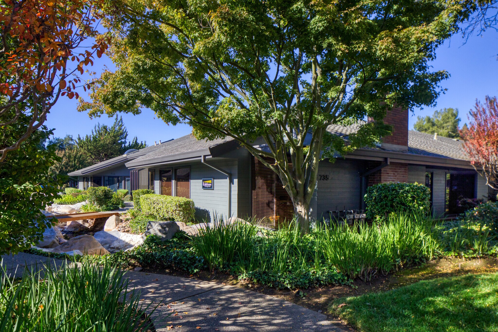 735 University Ave, Sacramento, CA à vendre Photo de l’immeuble– Image 1 sur 5