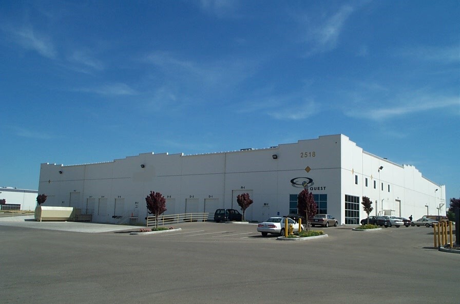 2518 Boeing Way, Stockton, CA à louer Photo de l’immeuble– Image 1 sur 13