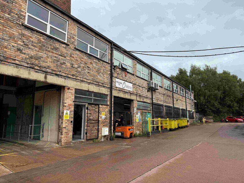 Whieldon Rd, Stoke On Trent à louer - Photo de l’immeuble – Image 3 sur 14