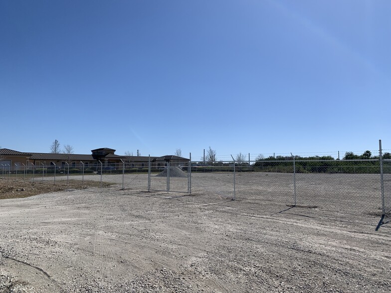 2305 20th St E, Palmetto, FL à louer - Photo de l’immeuble – Image 3 sur 7