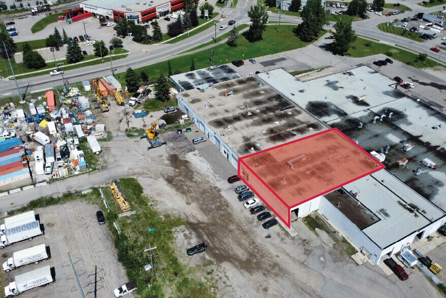 1201 42nd Ave SE, Calgary, AB à louer - Photo de l’immeuble – Image 1 sur 3