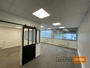 Local d'activités dans Morangis à vendre Photo intérieure– Image 2 sur 4