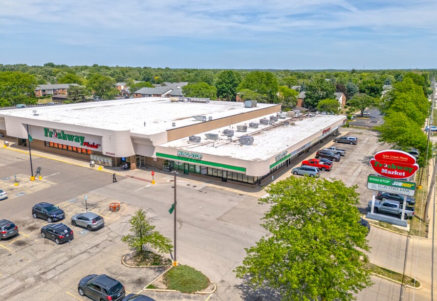 2-16 Tyler Creek Plz, Elgin, IL à vendre - Photo de l’immeuble – Image 1 sur 8