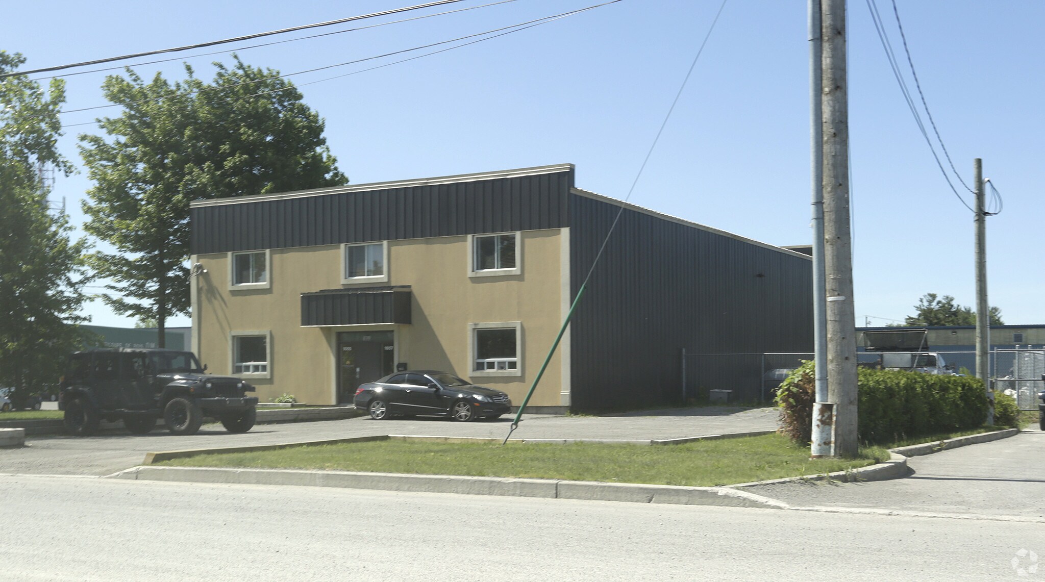 1055-1057 Rue Armand-Bombardier, Terrebonne, QC à vendre Photo principale– Image 1 sur 3