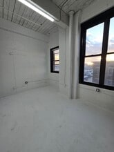 1027 Grand St, Brooklyn, NY à louer Photo intérieure– Image 2 sur 4