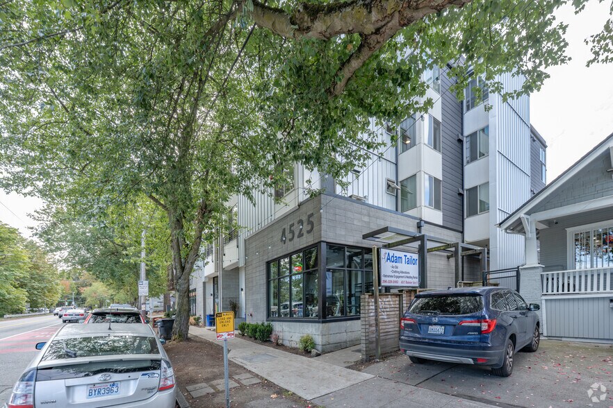 4525 Rainier Ave S, Seattle, WA à louer - Photo de l’immeuble – Image 2 sur 6