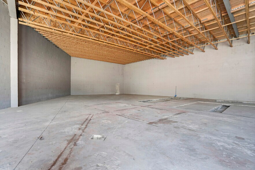 10926 Randall St, Sun Valley, CA à louer - Photo de l’immeuble – Image 3 sur 21