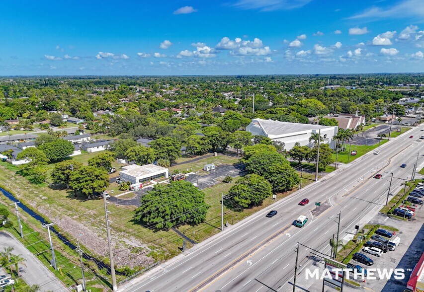 2449 S Military Trl, West Palm Beach, FL à vendre - Photo de l’immeuble – Image 1 sur 3