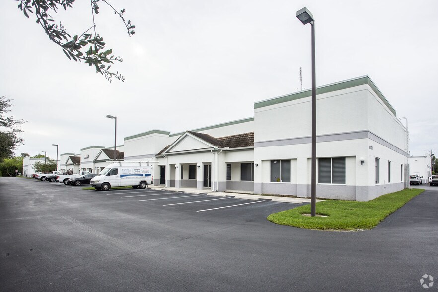 10801 Sunset Plaza Cir, Fort Myers, FL à vendre - Photo de l’immeuble – Image 3 sur 17