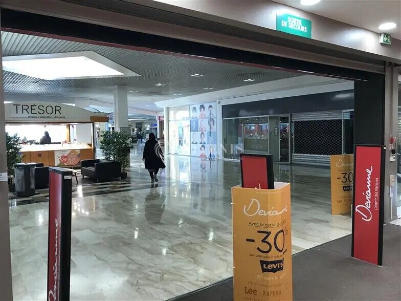 Local commercial dans LOMME à louer - Hall d’entrée – Image 3 sur 6