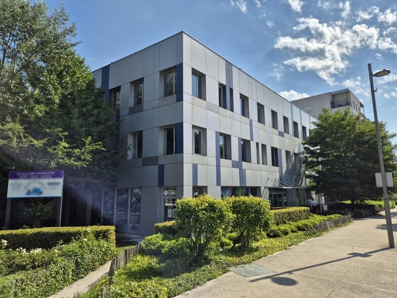 11 Boulevard Archimède, Champs-sur-Marne à louer - Photo de l’immeuble – Image 3 sur 14