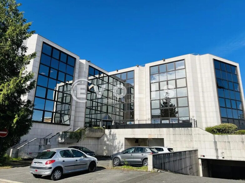 Bureau dans Lognes à louer - Photo de l’immeuble – Image 1 sur 9