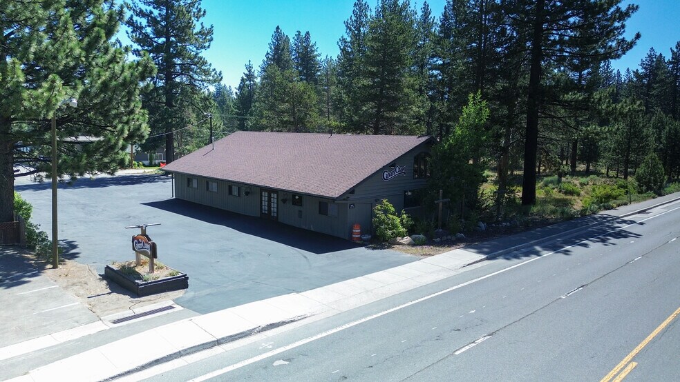 807 Emerald Bay Rd, South Lake Tahoe, CA à vendre - Photo de l’immeuble – Image 2 sur 32