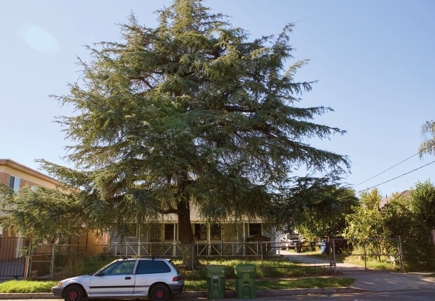 6833 Simpson Ave, North Hollywood, CA à vendre - Photo de l’immeuble – Image 2 sur 8