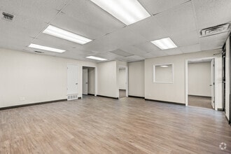 1100-1120 Luke St, Irving, TX à louer Photo de l’immeuble– Image 1 sur 4