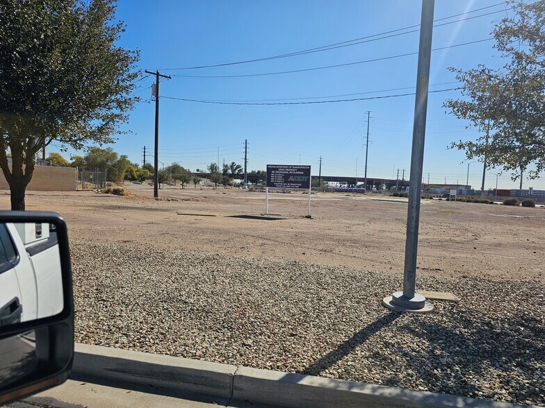 6810 Grand Ave, Glendale, AZ à vendre - Photo de l’immeuble – Image 2 sur 2