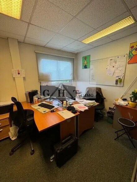 Bureau dans Santeny à louer - Photo de l’immeuble – Image 3 sur 5