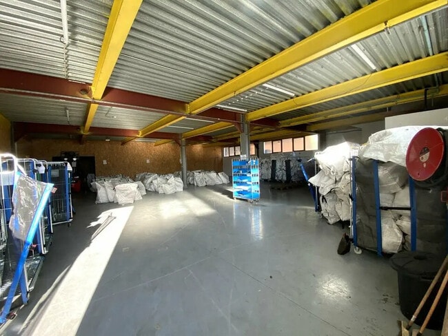 Plus de détails pour Industriel/Logistique à louer