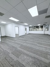 4406 W Linebaugh Ave, Tampa, FL à louer Photo intérieure– Image 2 sur 6