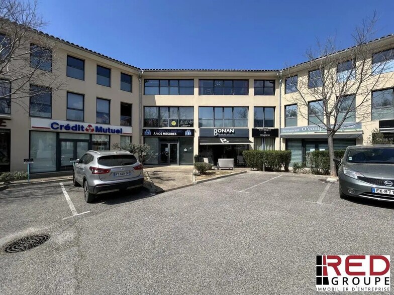 Local commercial dans Le Tholonet à louer - Photo de l’immeuble – Image 1 sur 7