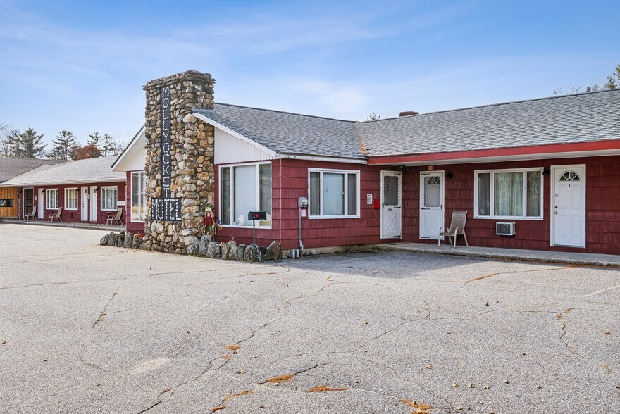 1132 S Main St, Bryant Pond, ME à vendre - Photo de l’immeuble – Image 1 sur 43