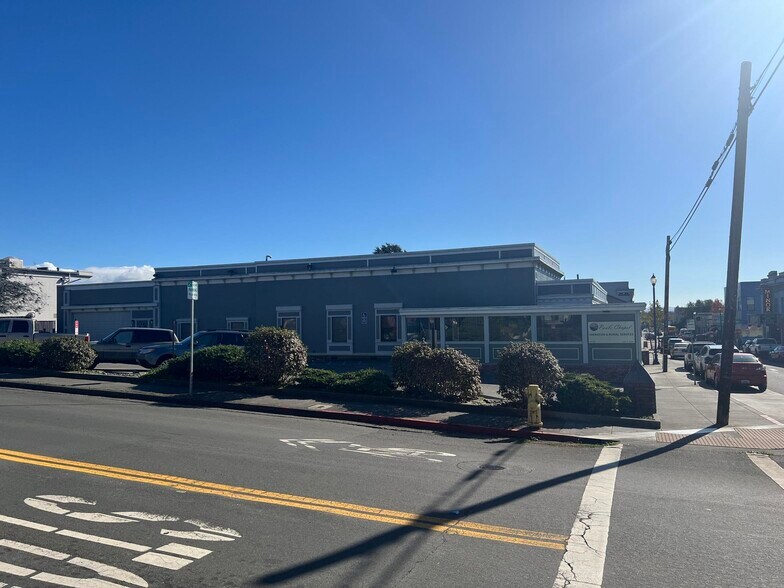 1070 H St, Arcata, CA à vendre - Photo de l’immeuble – Image 2 sur 44