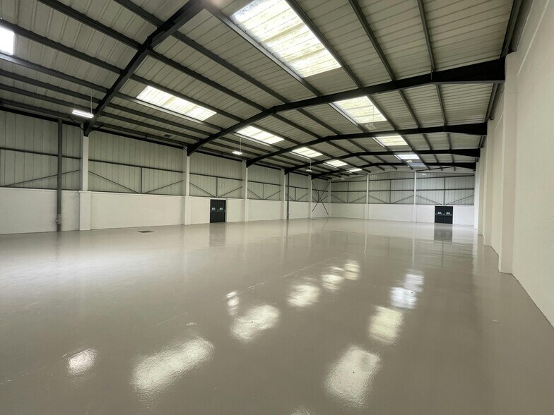 1-3 Farmbrough Clos, Aylesbury à louer - Photo de l’immeuble – Image 3 sur 18