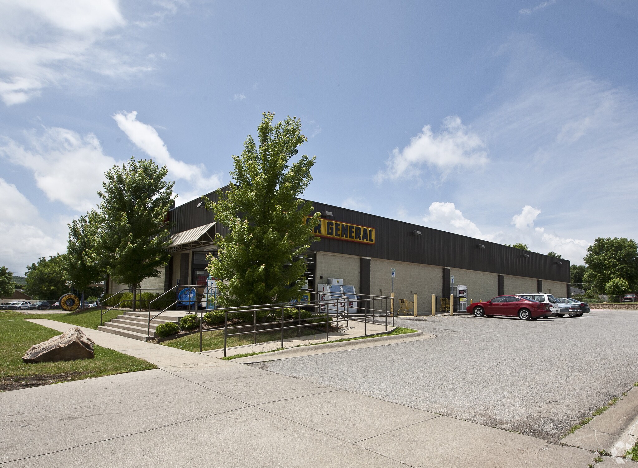 1221 S School Ave, Fayetteville, AR à louer Photo principale– Image 1 sur 9