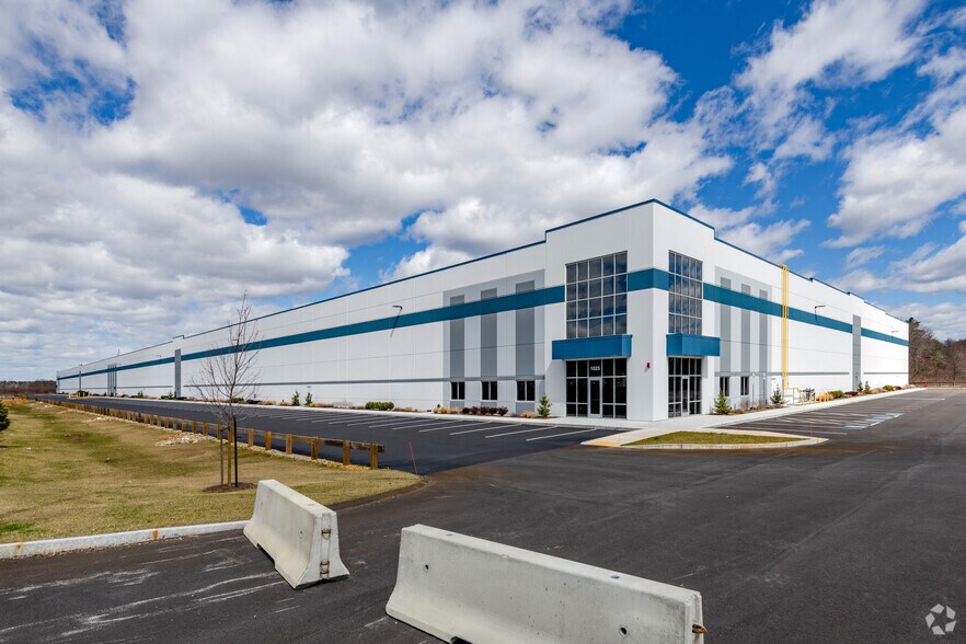 1025 Elm St, Bridgewater, MA à louer - Photo de l’immeuble – Image 1 sur 5