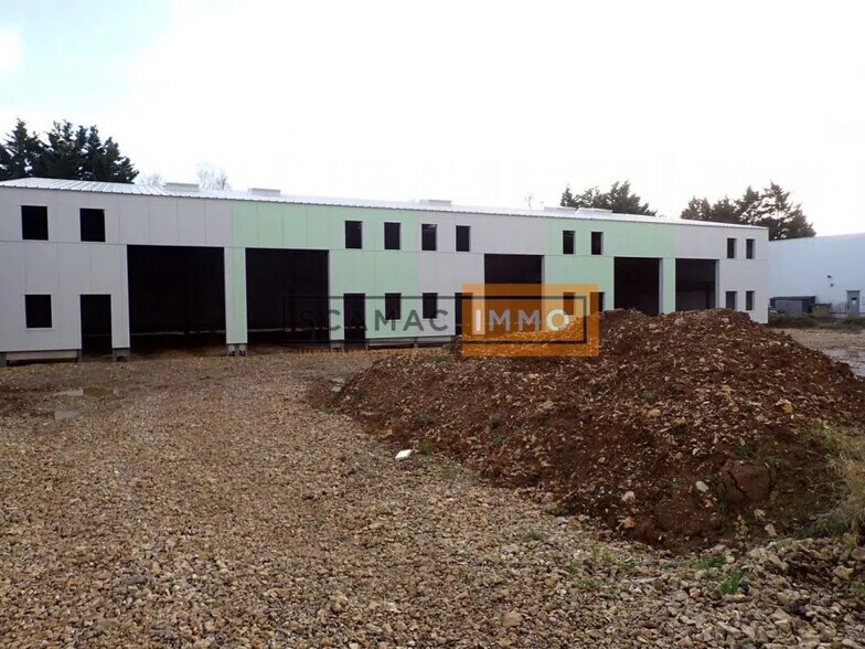 Local d'activités dans Sainte-Geneviève à vendre - Photo de la construction – Image 1 sur 5