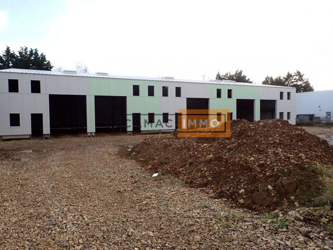 Local d'activités dans Sainte-Geneviève à vendre Photo de la construction– Image 1 sur 6