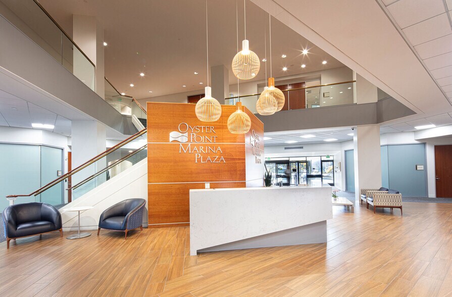 395 Oyster Point Blvd, South San Francisco, CA à louer - Hall d’entrée – Image 3 sur 16
