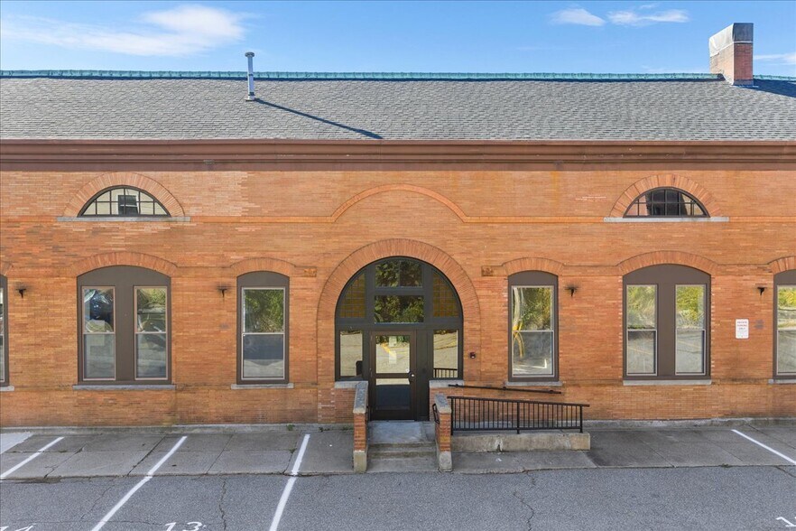 10 Railroad Pl, Norwich, CT à louer - Photo de l’immeuble – Image 3 sur 37