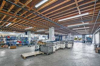 2250 Maple Ave, Los Angeles, CA à louer Photo intérieure– Image 2 sur 9