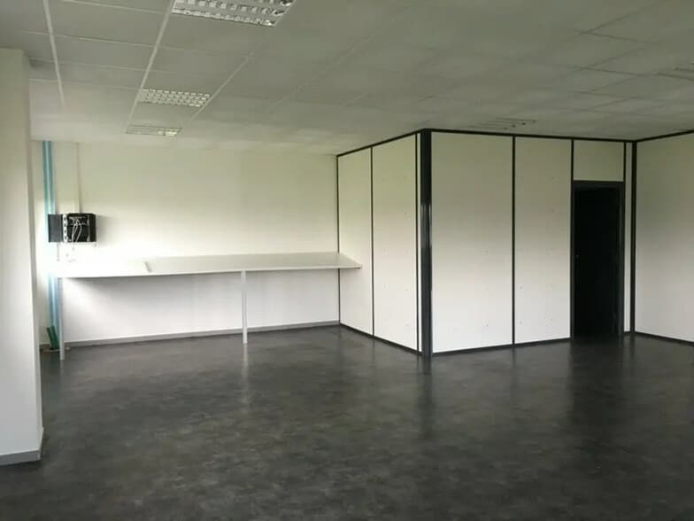 Bureau dans Ifs à louer - Photo intérieure – Image 2 sur 11