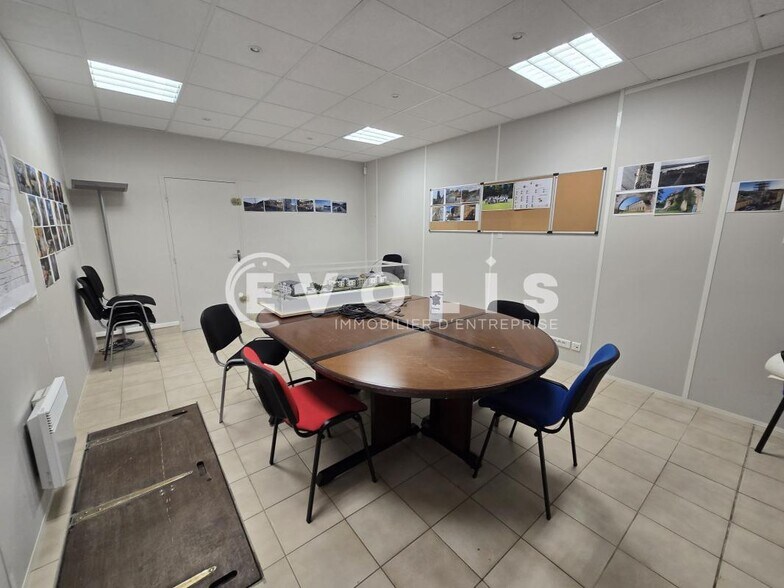Bureau dans Gometz-la-Ville à louer - Photo intérieure – Image 3 sur 7