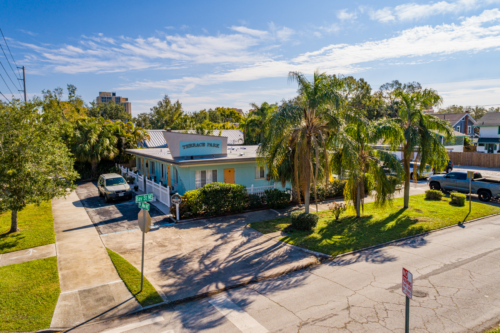 206 9th Ave NE, Saint Petersburg, FL à vendre Photo de l’immeuble– Image 1 sur 25