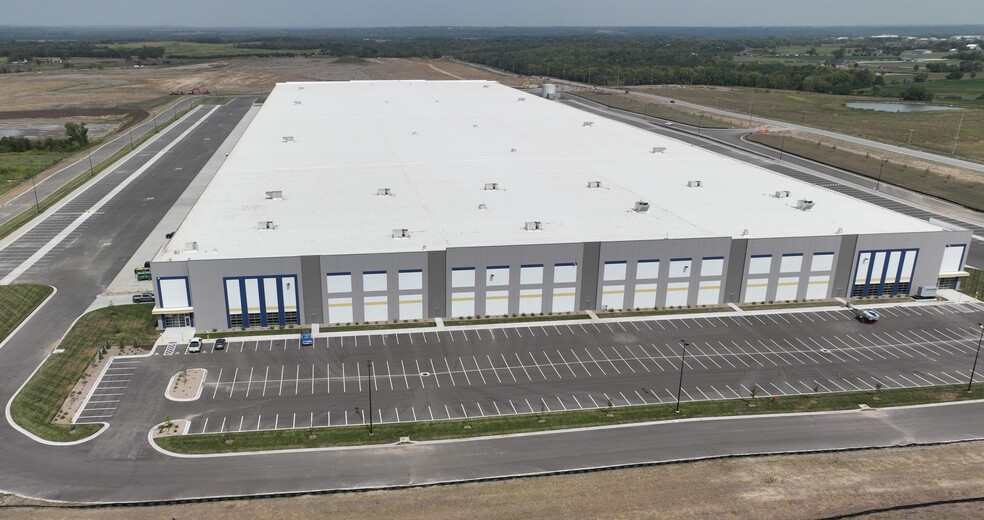 10200 Edgerton Rd, De Soto, KS à louer - Photo de l’immeuble – Image 2 sur 12