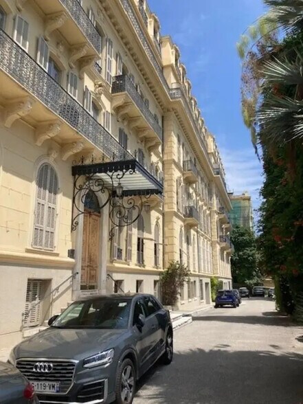 Bureau dans Nice à louer - Photo de l’immeuble – Image 2 sur 18