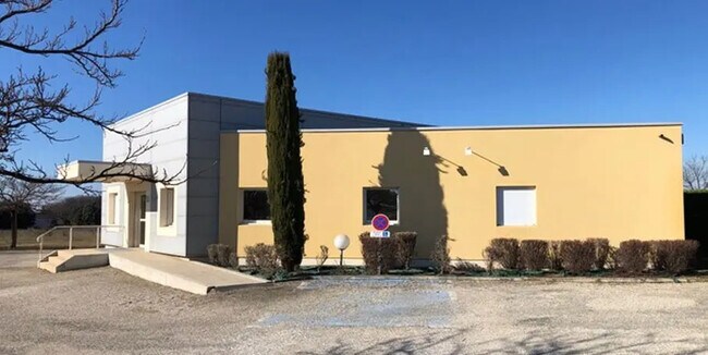 Plus de détails pour Local d'activités à louer