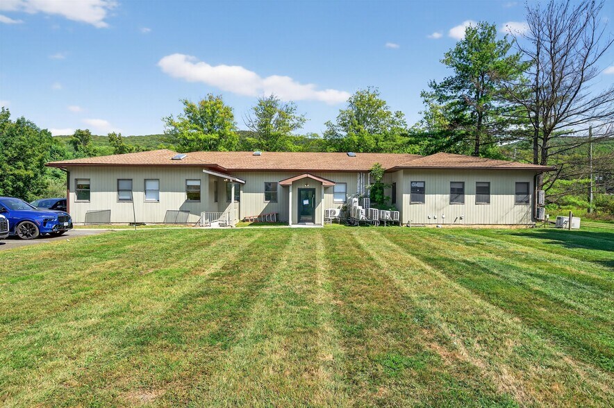 11 Abrams Rd, Central Valley, NY à vendre - Photo de l’immeuble – Image 2 sur 53