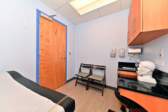 2734 N Lincoln Ave, Chicago, IL à louer Photo de l’immeuble– Image 2 sur 5