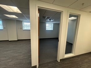 75 Thruway Park Dr, West Henrietta, NY à louer Photo intérieure– Image 1 sur 9