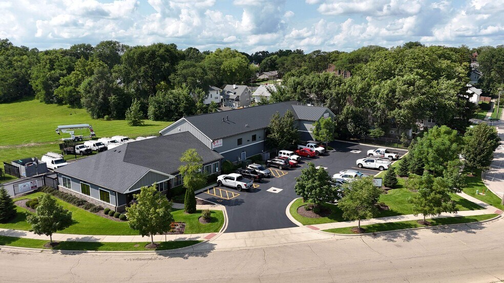 325 Marshall Ave, Aurora, IL à vendre - Photo de l’immeuble – Image 2 sur 14