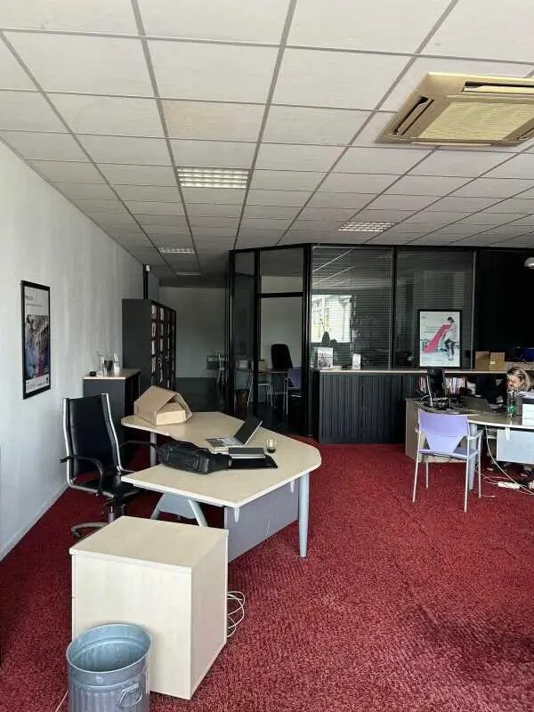 Plus de détails pour Bureau à vendre