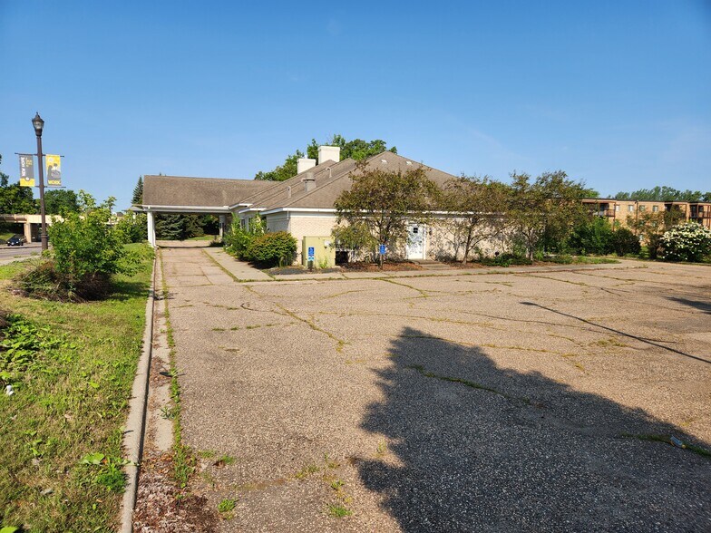 7300 42nd Ave N, New Hope, MN à vendre - Photo de l’immeuble – Image 2 sur 15